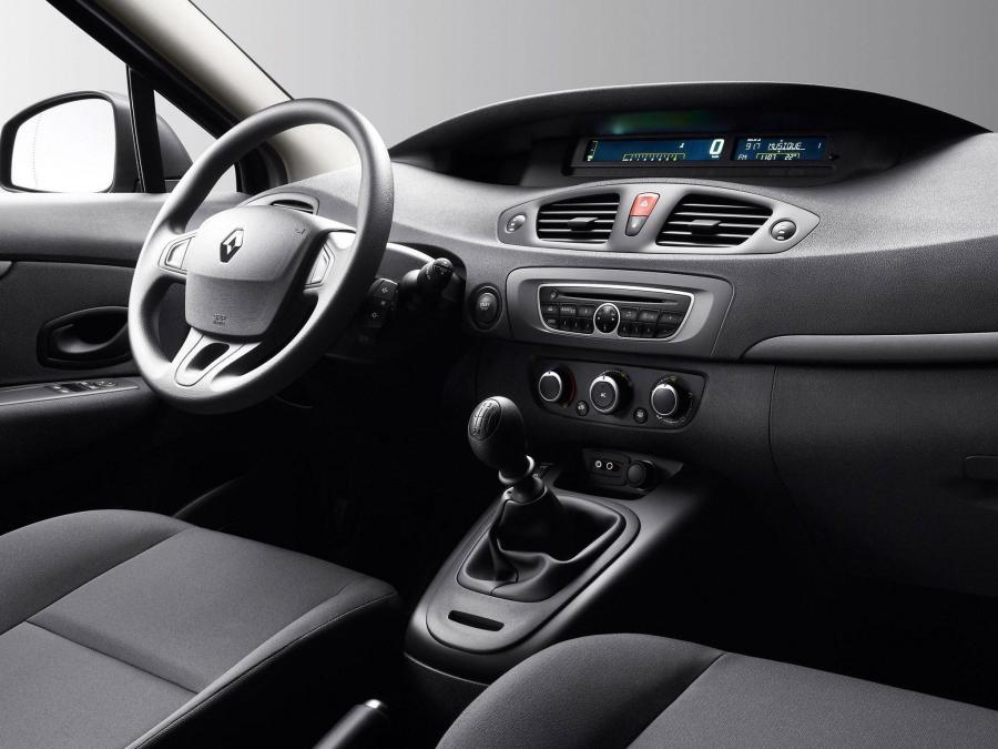 Интерьер Renault Scenic 2009 года  (фото 31 из 44)